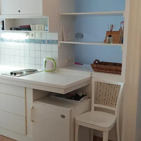 L Apartment *