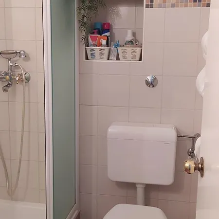 L Apartment *